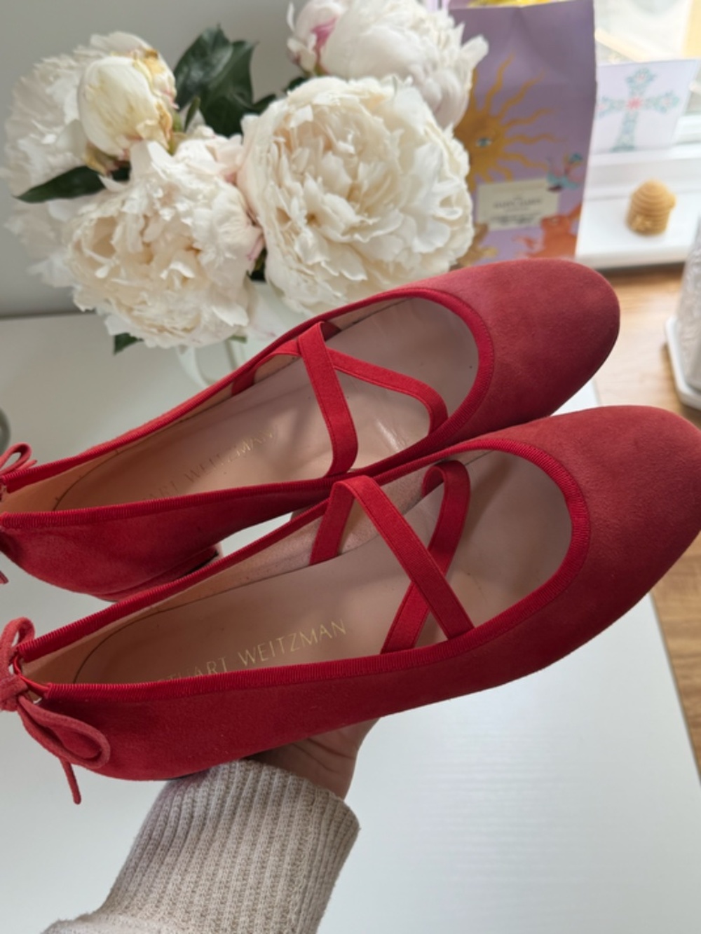 Stuart Weitzman Mary Jane Flats Suede Bow Red Accents, 7.5, GUC